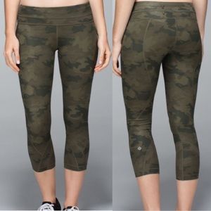 Lululemon Inspire Crop II